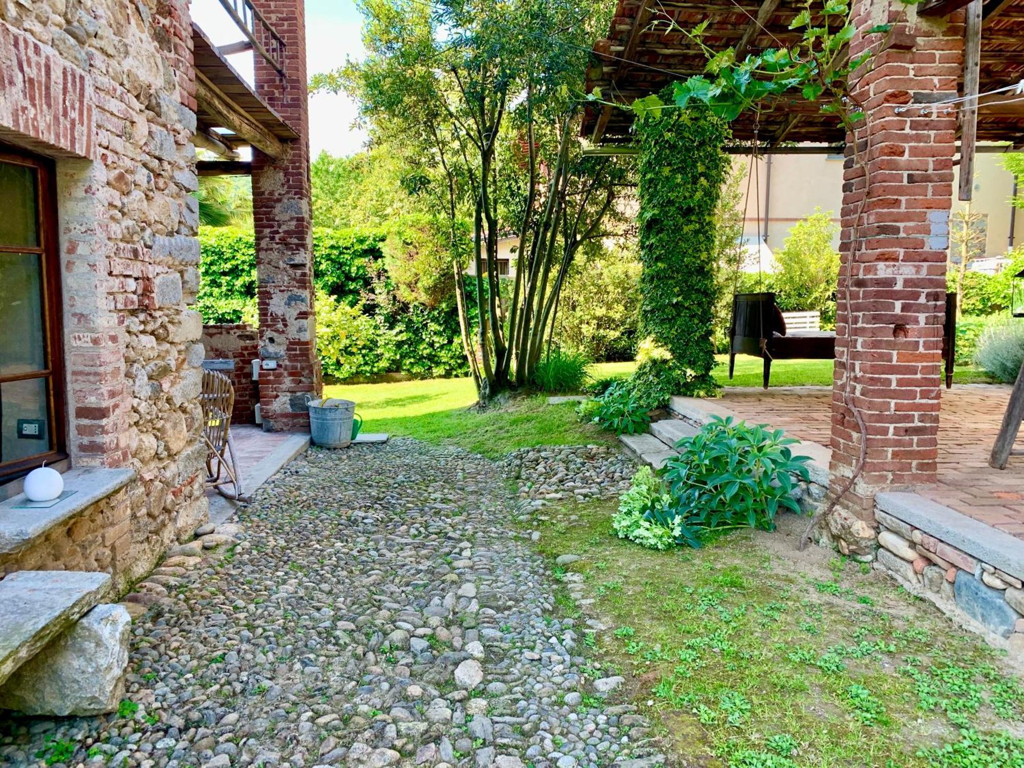 Relax Hotel Borgosesia Exterior photo