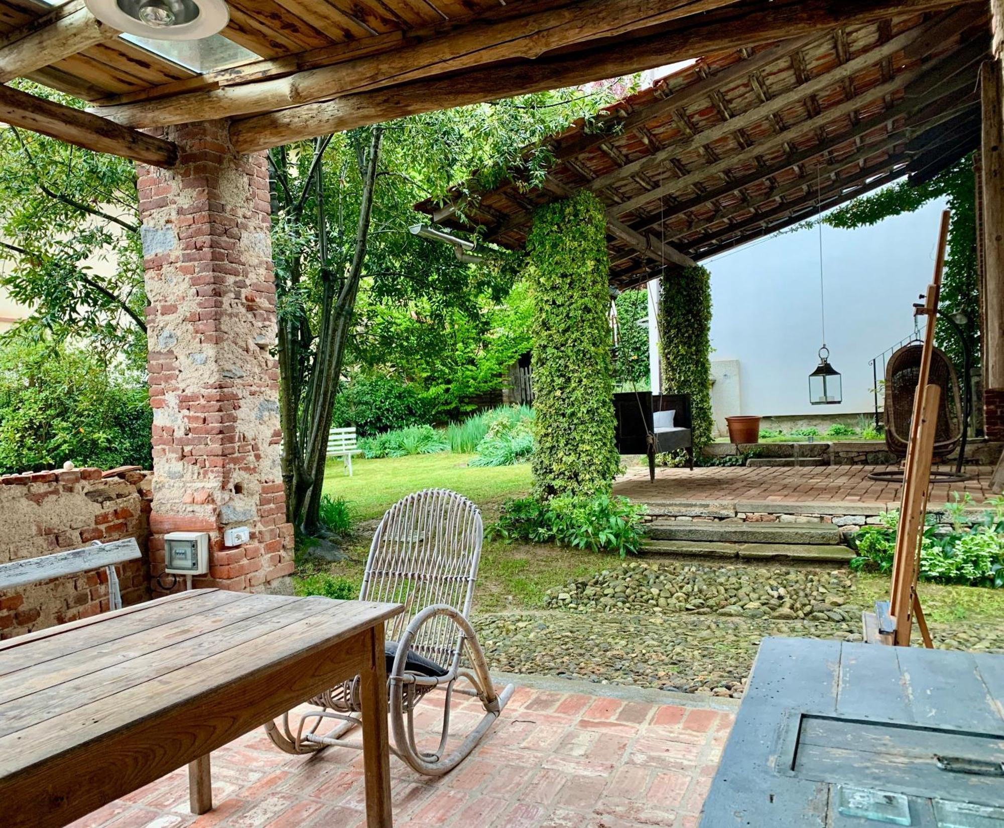 Relax Hotel Borgosesia Exterior photo